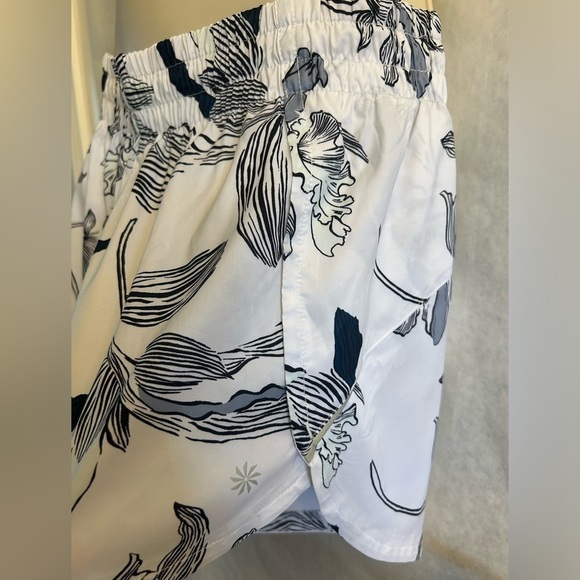 Athleta floral print athletic run shorts Sz-S. C1 - Picture 4 of 10